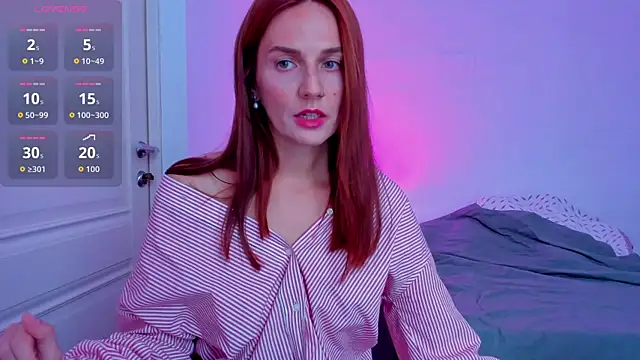 Snapshot of BritneyHall chatting on October 1, 2025, 9:37 am BritneyHall online show from October 1, 2025, 9:37 am