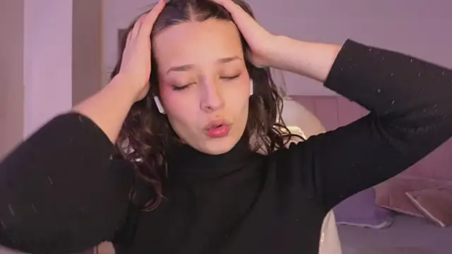 Amaia Daniells online show from November 26, 2025, 4:02 am