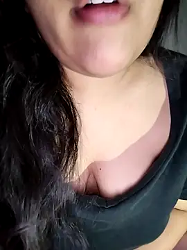 Snapshot of Annerae chatting on November 6, 2025, 9:05 pm Annerae online show from November 6, 2025, 9:05 pm