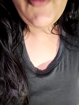 Snapshot of Annerae chatting on November 16, 2025, 3:17 pm Annerae online show from November 16, 2025, 3:17 pm