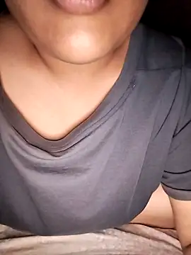 Snapshot of Annerae chatting on December 18, 2025, 3:18 pm Annerae online show from December 18, 2025, 3:18 pm