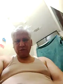 Snapshot of Momlover2022 chatting on April 9, 2026, 6:46 pm Momlover2022 online show from April 9, 2026, 6:46 pm