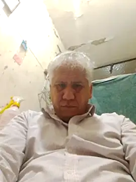 Snapshot of Momlover2022 chatting on April 14, 2026, 4:18 am Momlover2022 online show from April 14, 2026, 4:18 am