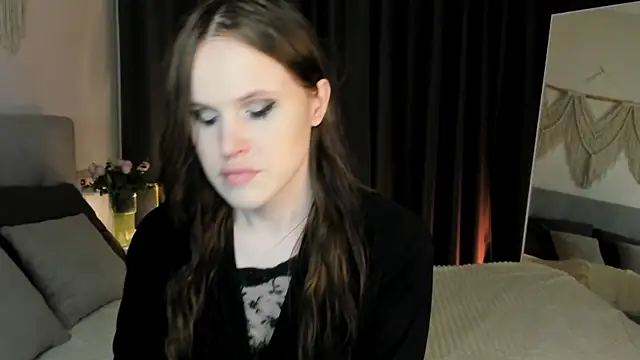 EffieMinki online show from April 28, 2026, 8:47 pm