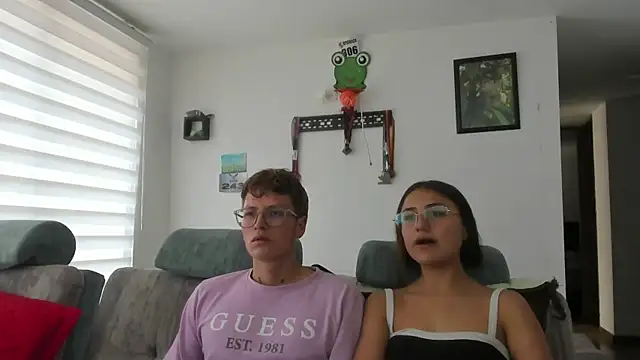 A sexy couple   online show from September 22, 2025, 5:59 pm