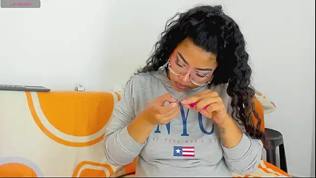 moana taylor online show from May 1, 2026, 12:43 pm