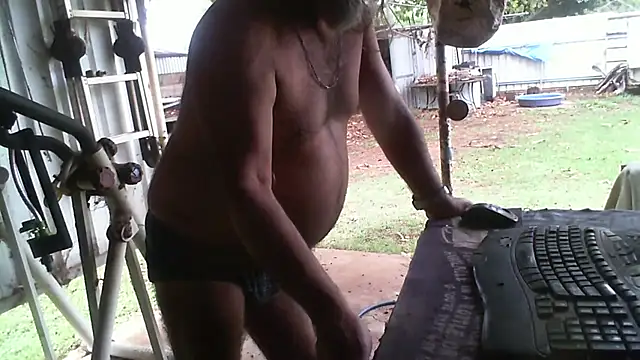 herbie010666 online show from November 16, 2025, 4:40 am