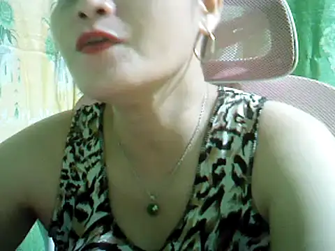 ashlylove25 online show from February 12, 2026, 4:02 pm