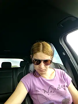 Geile-Luna online show from April 17, 2026, 1:47 pm