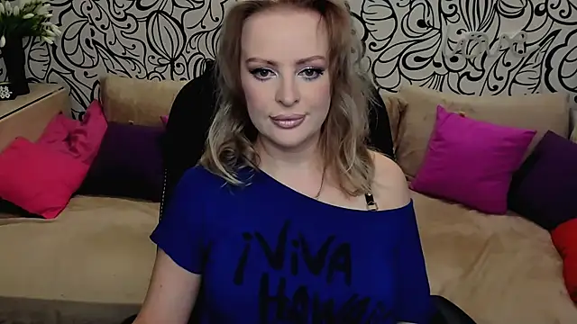 Hotdreamhere online show from May 13, 2026, 4:43 am