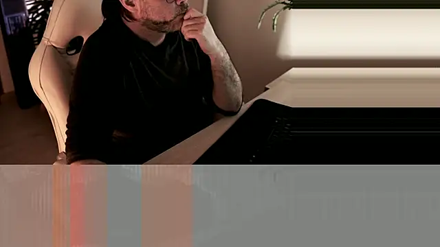 Snapshot of Sanders_White chatting on December 29, 2024, 1:13 am Sanders White online show from December 29, 2024, 1:13 am