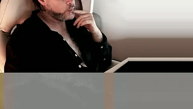 Snapshot of Sanders_White chatting on December 31, 2024, 1:47 am Sanders White online show from December 31, 2024, 1:47 am