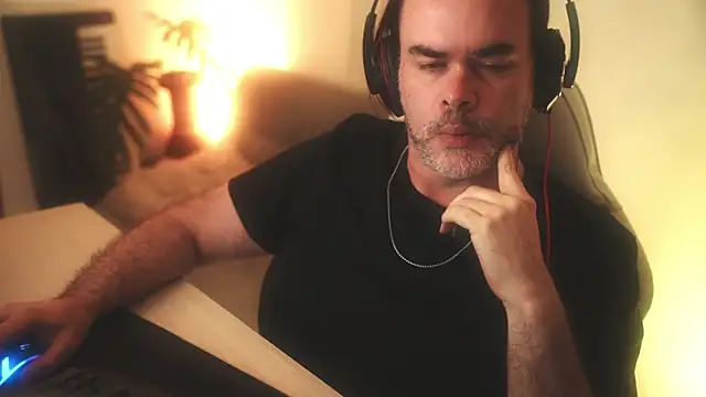 Snapshot of Sanders_White chatting on March 4, 2025, 4:06 am Sanders White online show from March 4, 2025, 4:06 am