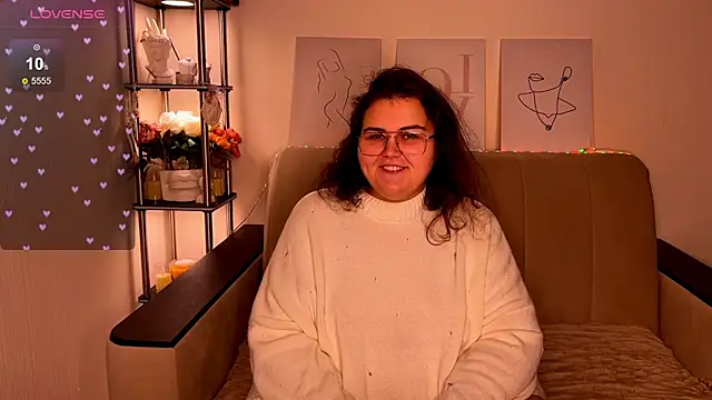 Snapshot of Curvy_Jane chatting on December 12, 2024, 10:45 am Curvy Jane online show from December 12, 2024, 10:45 am