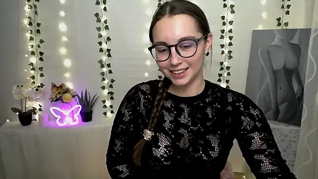 Snapshot of SweetPrincess_ chatting on February 21, 2025, 3:43 pm SweetPrincess online show from February 21, 2025, 3:43 pm