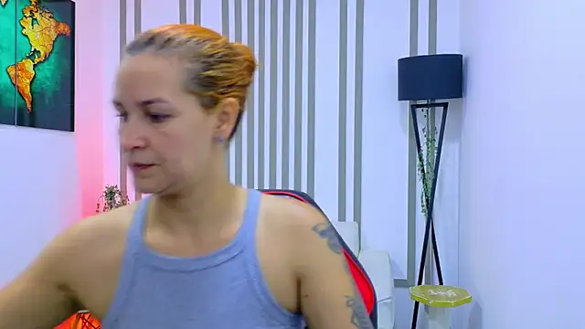 Britney taylor  online show from October 31, 2025, 7:04 pm