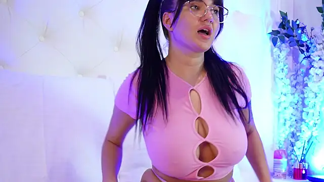 NadiaKeyss online show from June 30, 2026, 7:26 pm