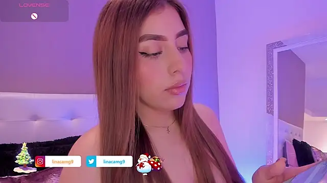 Snapshot of MaddyyLennon chatting on December 27, 2024, 2:43 pm MaddyyLennon online show from December 27, 2024, 2:43 pm