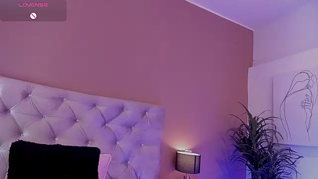 Snapshot of MaddyyLennon chatting on February 17, 2025, 5:10 pm MaddyyLennon online show from February 17, 2025, 5:10 pm