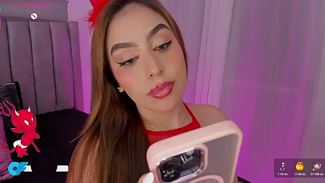 Snapshot of MaddyyLennon chatting on October 18, 2025, 3:31 am MaddyyLennon online show from October 18, 2025, 3:31 am