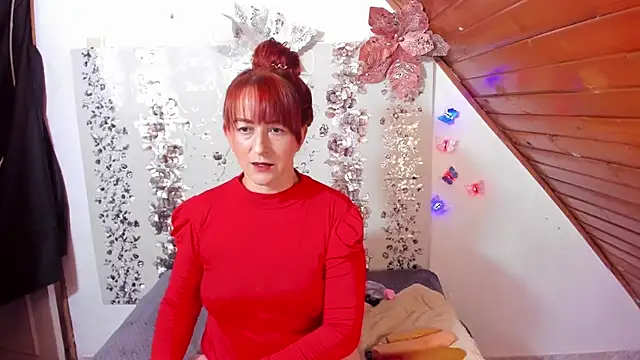 Hannaa32 online show from December 8, 2024, 7:22 pm