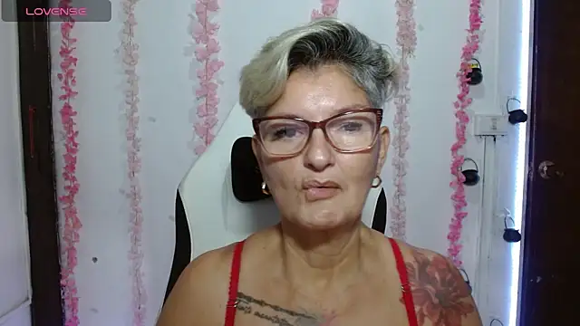 Snapshot of bety-cum2 chatting on July 1, 2026, 10:50 am bety-cum2 online show from July 1, 2026, 10:50 am