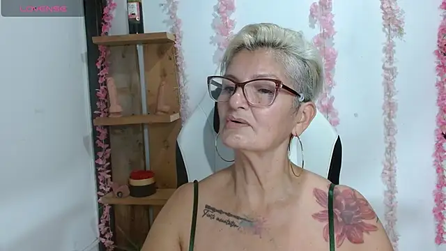 Snapshot of bety-cum2 chatting on July 26, 2026, 12:52 am bety-cum2 online show from July 26, 2026, 12:52 am