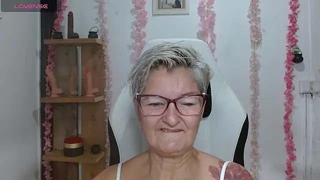 Snapshot of bety-cum2 chatting on August 4, 2026, 2:19 pm bety-cum2 online show from August 4, 2026, 2:19 pm