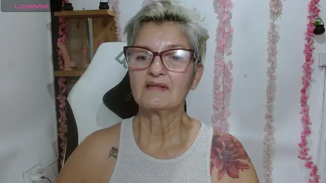 Snapshot of bety-cum2 chatting on August 10, 2026, 1:53 am bety-cum2 online show from August 10, 2026, 1:53 am