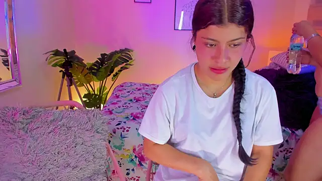 little antonela online show from September 8, 2025, 3:11 pm