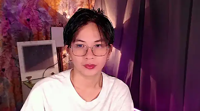 Snapshot of Sexy_Handsome_Drex chatting on January 1, 2025, 9:17 am Sexy Handsome Drex online show from January 1, 2025, 9:17 am