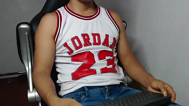 Snapshot of sexatlexx chatting on December 14, 2024, 2:01 am sexatlexx online show from December 14, 2024, 2:01 am