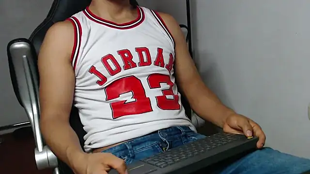 Snapshot of sexatlexx chatting on December 15, 2024, 2:19 am sexatlexx online show from December 15, 2024, 2:19 am