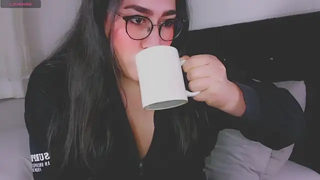 Snapshot of MERA_arab chatting on October 5, 2025, 9:34 pm MERA arab online show from October 5, 2025, 9:34 pm