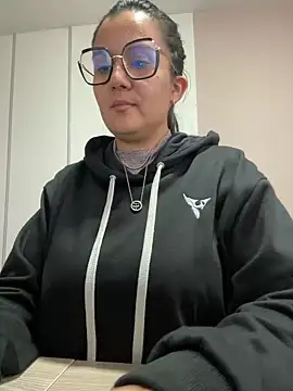 Snapshot of SWEETLILY18 chatting on December 23, 2024, 2:17 pm SWEETLILY18 online show from December 23, 2024, 2:17 pm