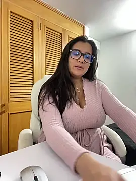 Snapshot of SWEETLILY18 chatting on October 8, 2025, 10:51 pm SWEETLILY18 online show from October 8, 2025, 10:51 pm