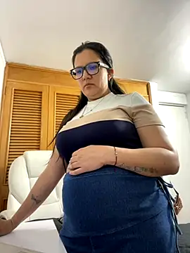 Snapshot of SWEETLILY18 chatting on October 15, 2025, 10:54 pm SWEETLILY18 online show from October 15, 2025, 10:54 pm