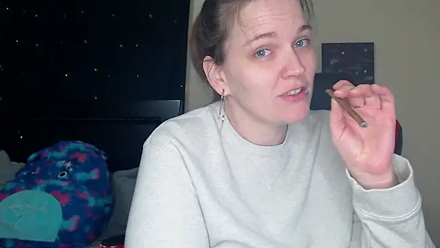 Snapshot of ToxicLilly chatting on December 6, 2024, 8:59 am ToxicLilly online show from December 6, 2024, 8:59 am