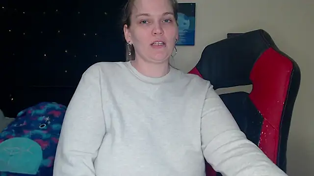 Snapshot of ToxicLilly chatting on December 6, 2024, 12:05 pm ToxicLilly online show from December 6, 2024, 12:05 pm