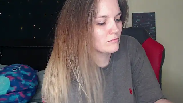 Snapshot of ToxicLilly chatting on December 7, 2024, 8:22 am ToxicLilly online show from December 7, 2024, 8:22 am