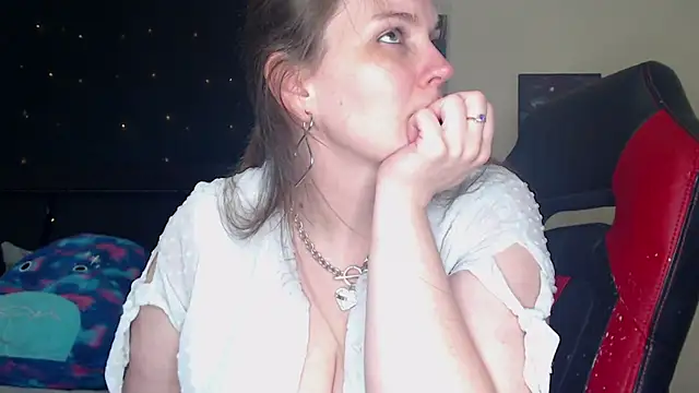 Snapshot of ToxicLilly chatting on December 18, 2024, 10:19 am ToxicLilly online show from December 18, 2024, 10:19 am