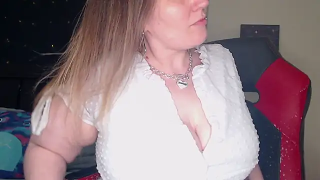 Snapshot of ToxicLilly chatting on March 16, 2025, 10:44 am ToxicLilly online show from March 16, 2025, 10:44 am