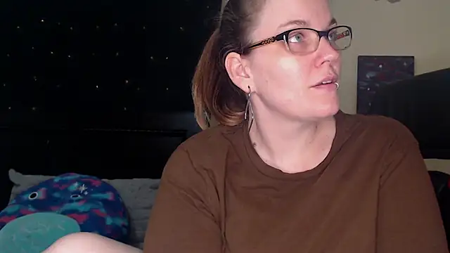 Snapshot of ToxicLilly chatting on March 17, 2025, 6:18 am ToxicLilly online show from March 17, 2025, 6:18 am