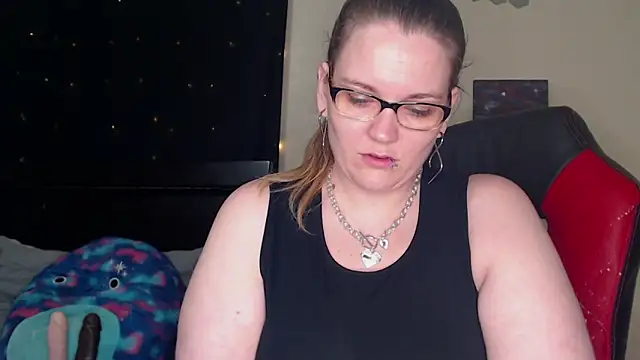 Snapshot of ToxicLilly chatting on March 18, 2025, 8:25 am ToxicLilly online show from March 18, 2025, 8:25 am