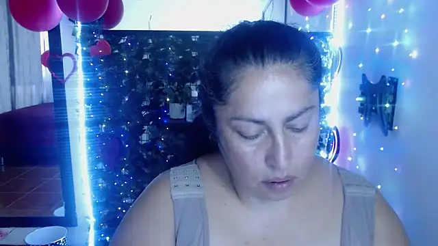 Keyla01  online show from February 4, 2025, 9:31 pm