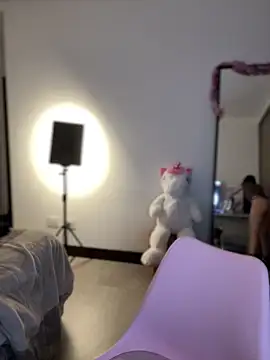 martiiaciar online show from December 16, 2025, 1:21 am