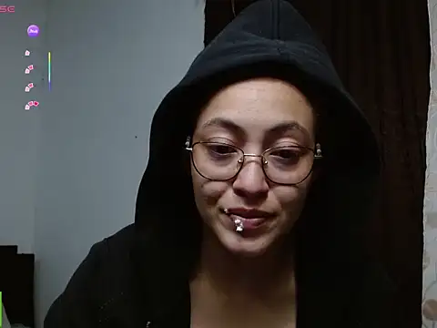 Olivia Bright online show from June 19, 2026, 1:54 am