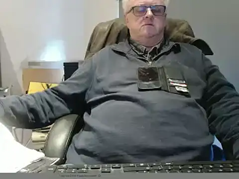 bigbadjon69 online show from February 4, 2026, 2:23 pm