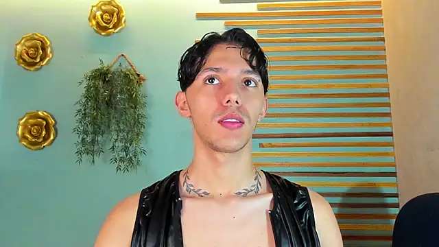 Snapshot of 2tommy_greg chatting on October 4, 2025, 7:39 am 2tommy greg online show from October 4, 2025, 7:39 am