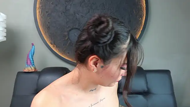 miss sharlotte18 online show from March 6, 2026, 9:44 pm